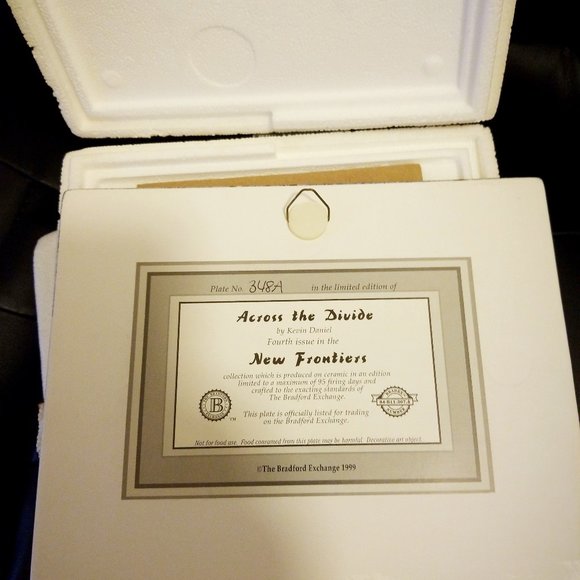 Bradford Exchange Wolf Plates  Set of 4 🎄  "PRICE IS FIIRM" - Picture 6 of 6